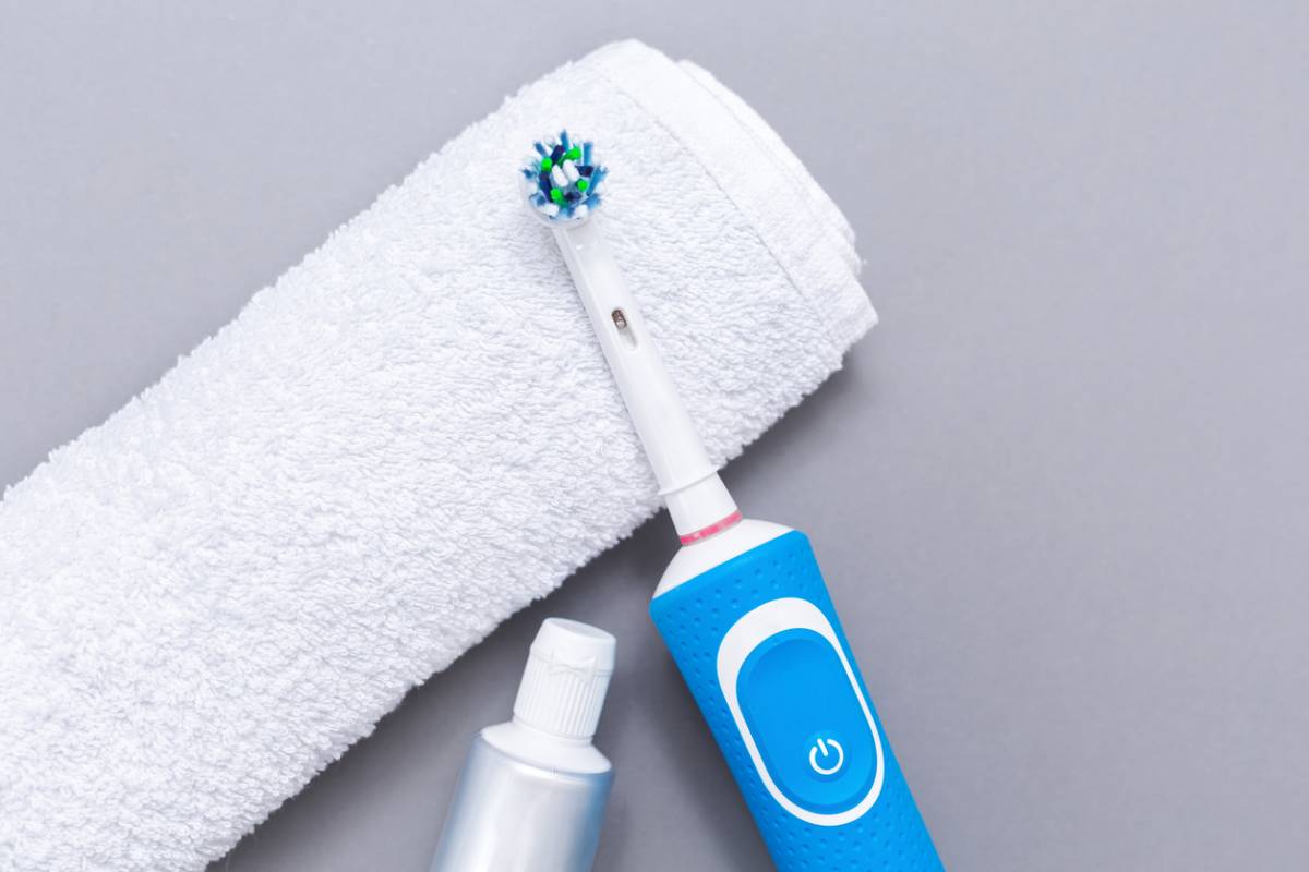 Featured image of electric toothbrush and cloth