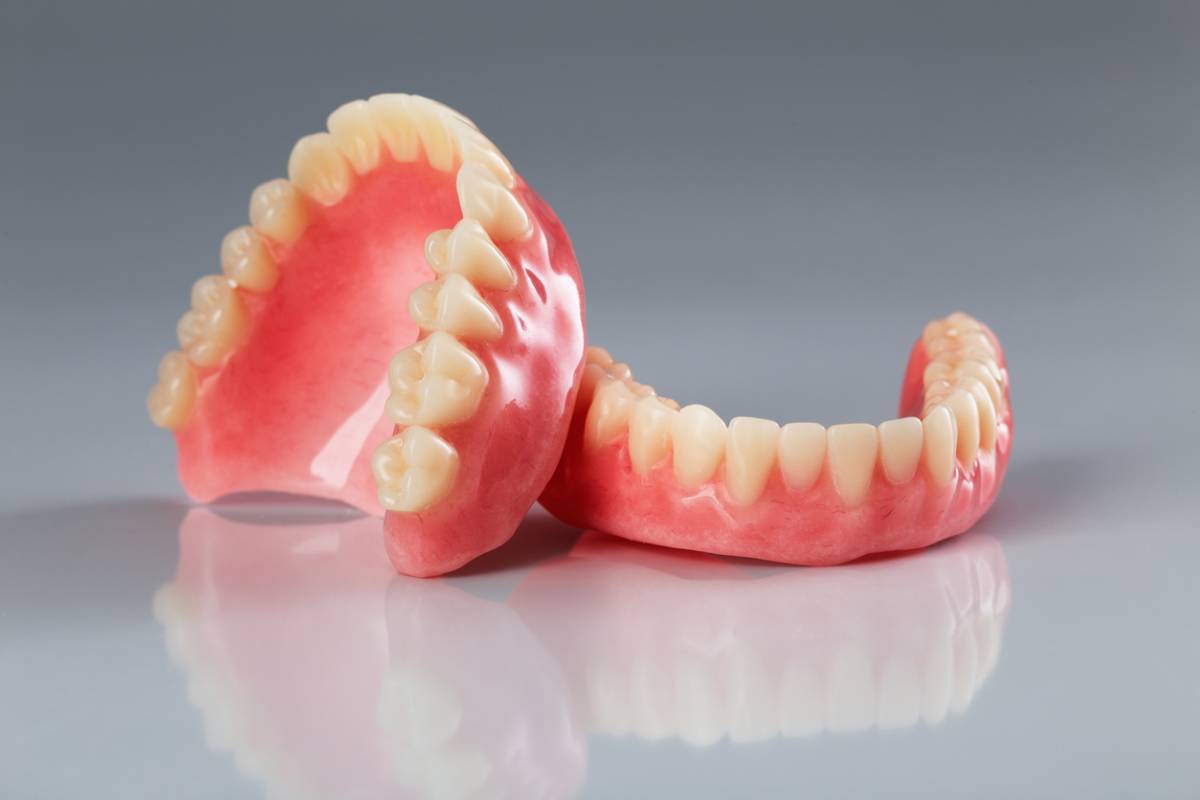 featured image for 5 signs your dentures need to be replaced
